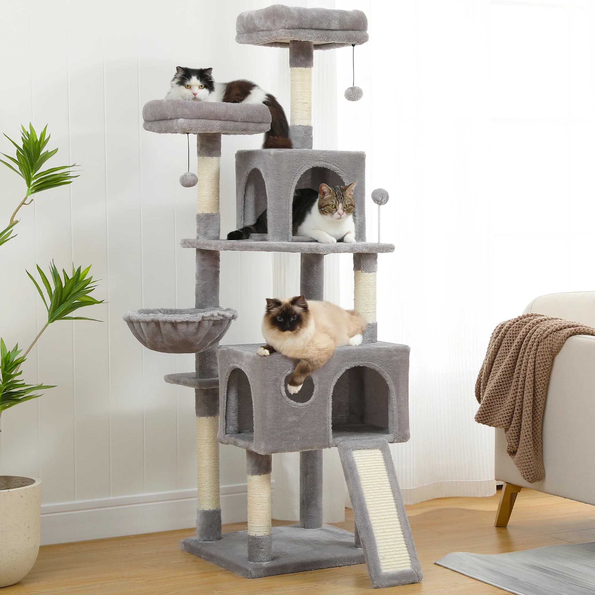 Arranhador e Árvore para Gatos com vários níveis, plataformas confortáveis e estrutura estável. Seu gato pode escalar, brincar e descansar com total conforto!